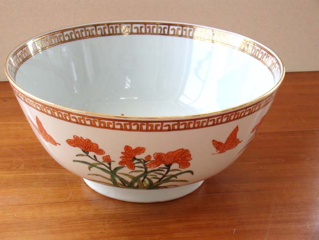 A beautiful large Chinese Export style punch bowl by Mottahedeh — image 2
